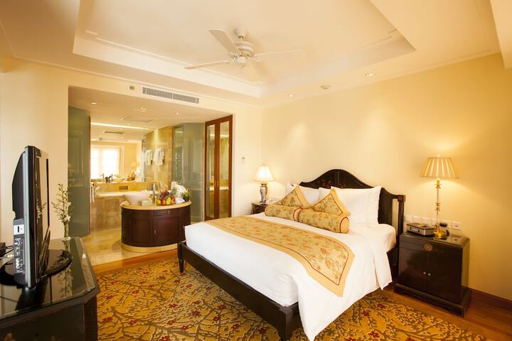 Room 8 of 43