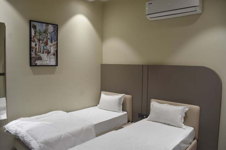 Room 6 of 13