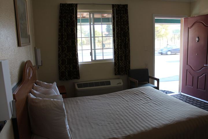 Budget Queen Bed (35 of 45)