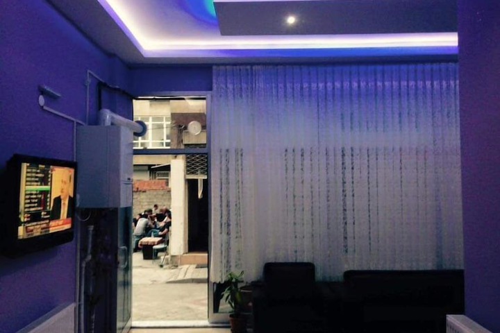 Room 8 of 9