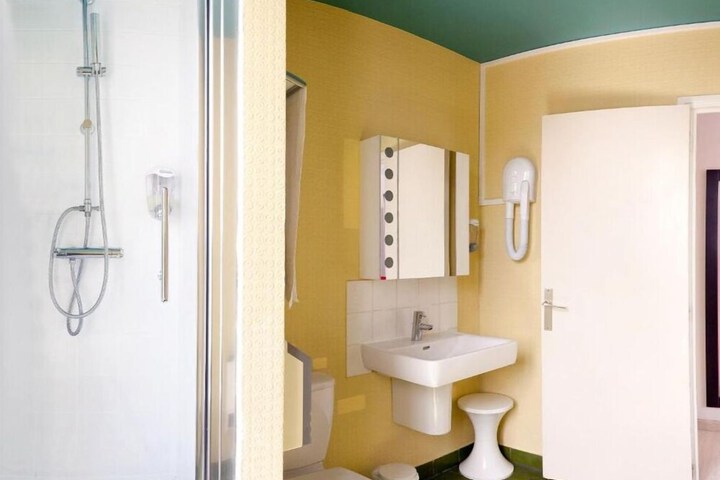 Room 20 of 34