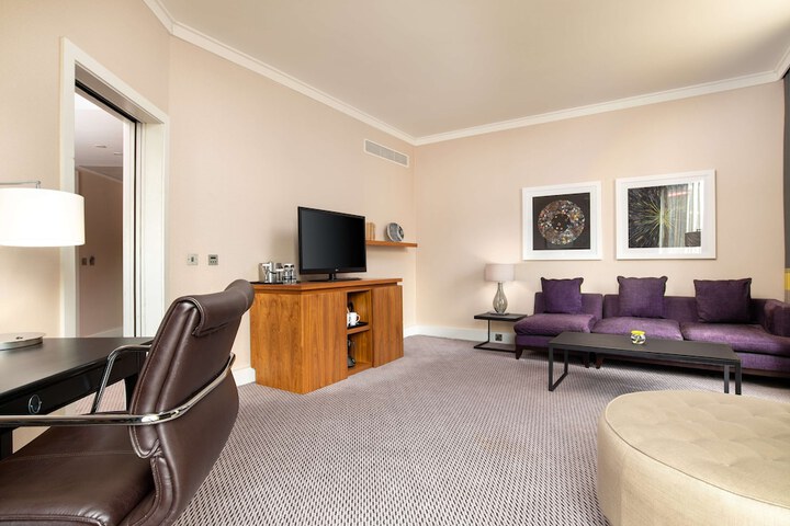 Room 22 of 103