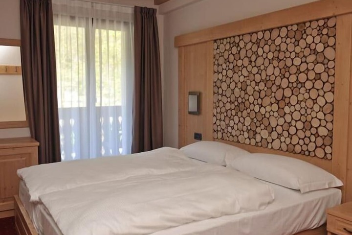 Room 9 of 36