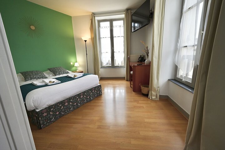 Room 6 of 53