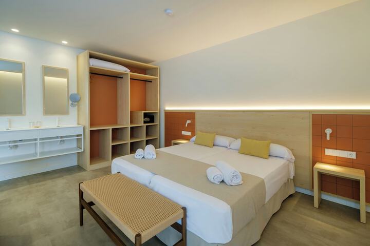 Room 8 of 94