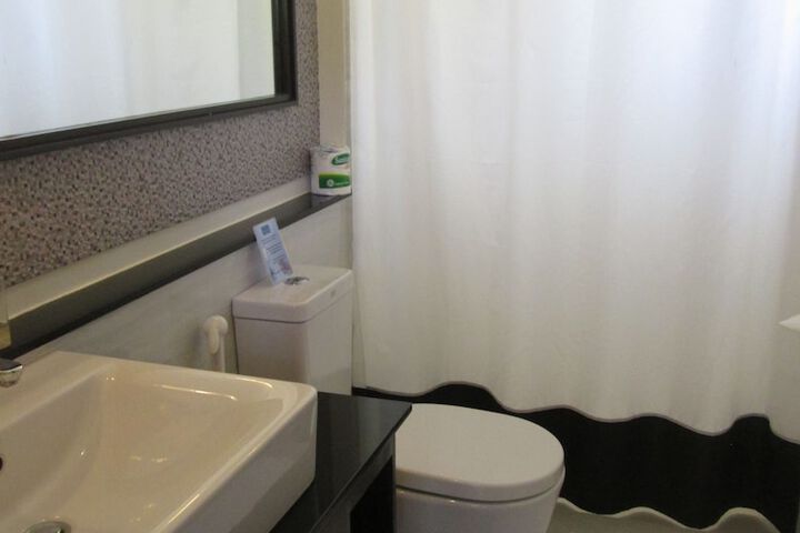 Room 62 of 80