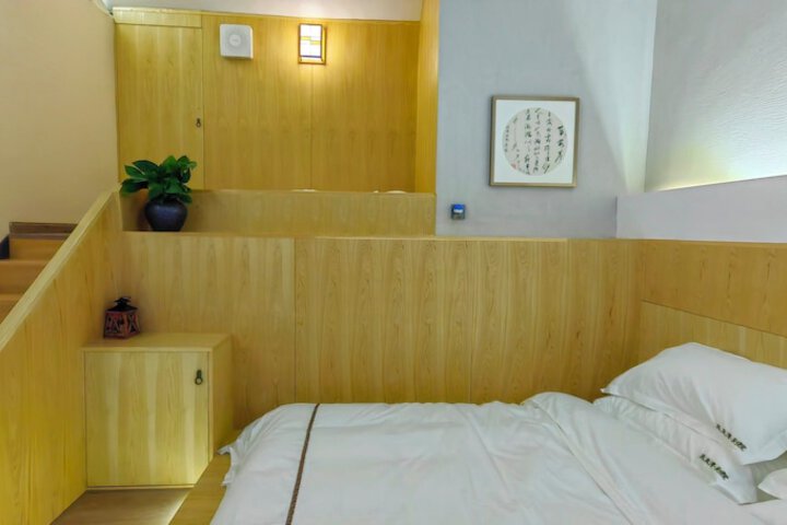 Room 68 of 131
