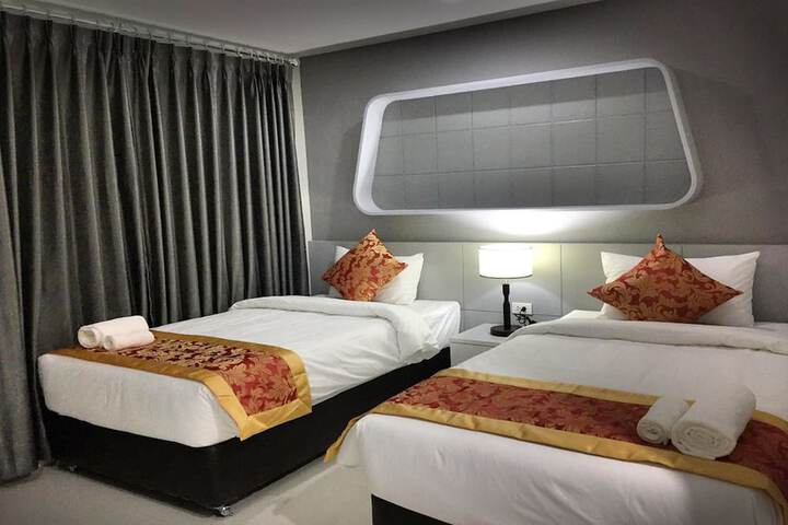 Room 6 of 15