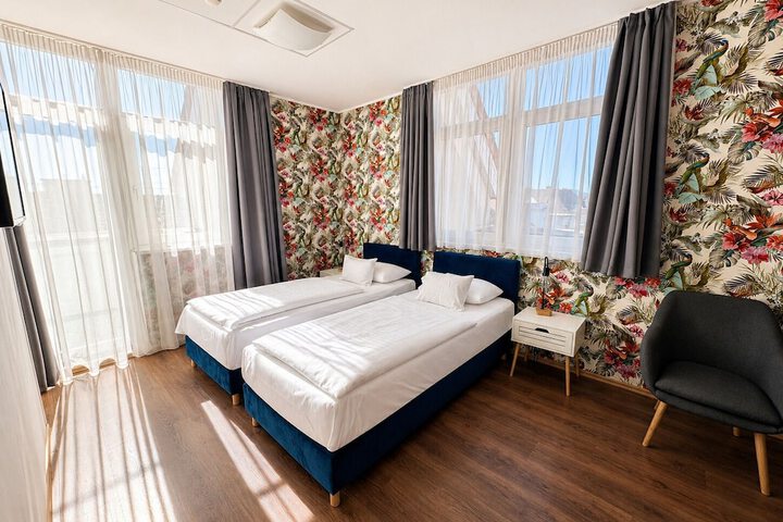Room 19 of 118
