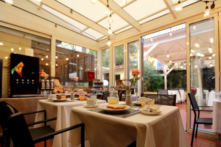 Dining 6 of 19