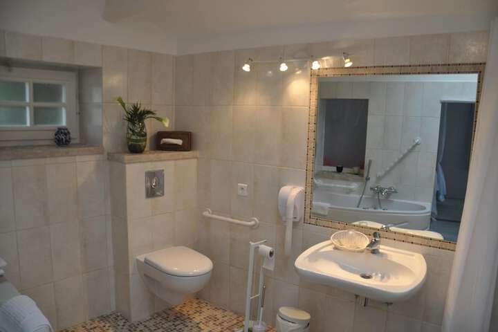 Room 44 of 77