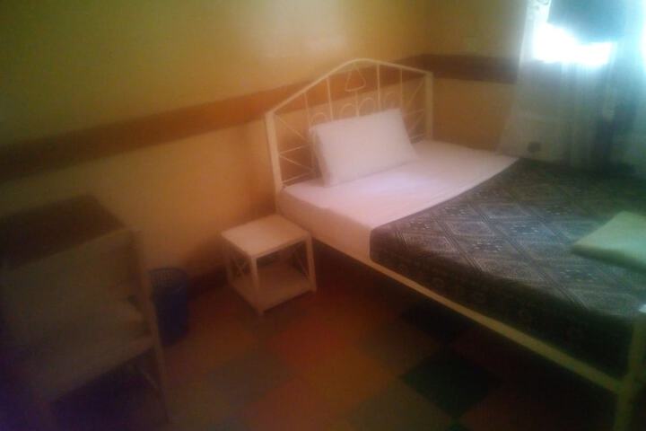 Room 6 of 11