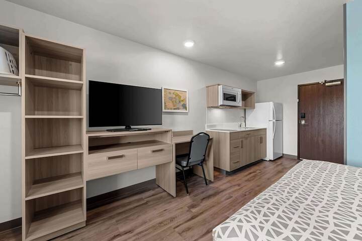 1 Queen Bed Suite (10 of 22)