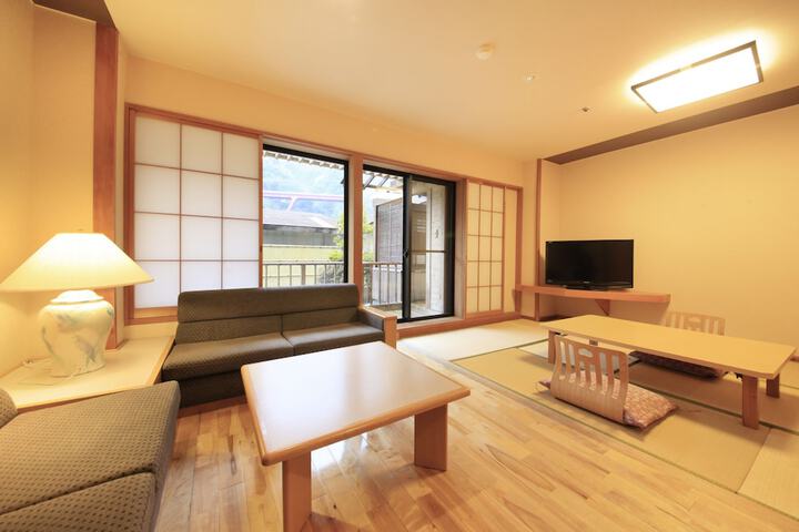 Room 19 of 105
