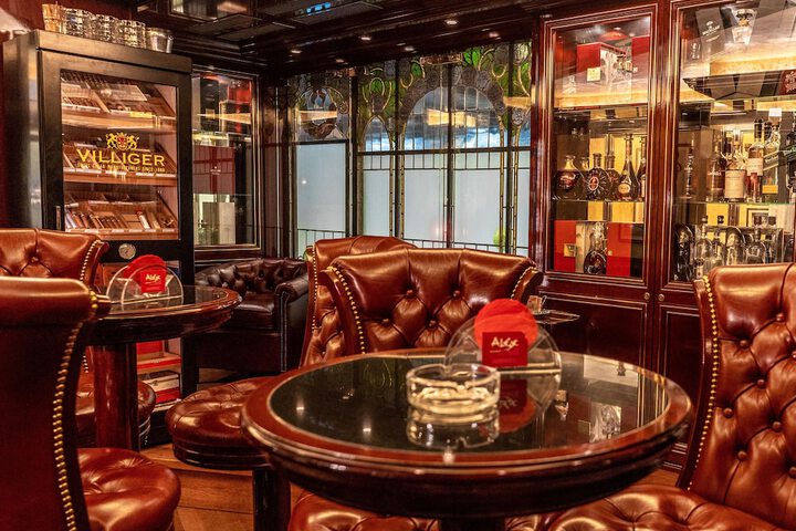Lounge 60 of 67