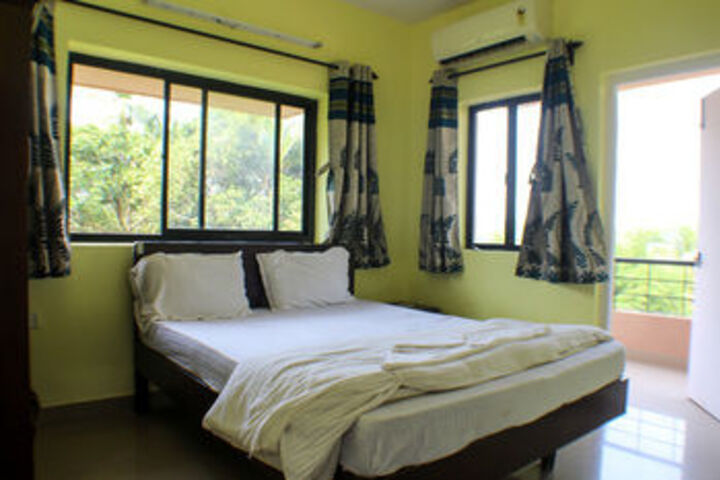 Room 12 of 25