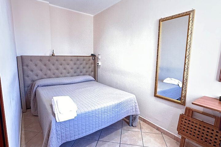 Room 4 of 51