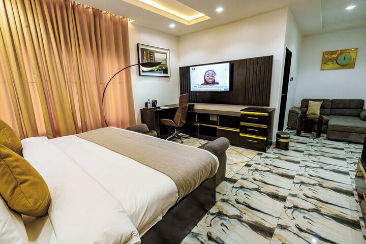 Room 15 of 87
