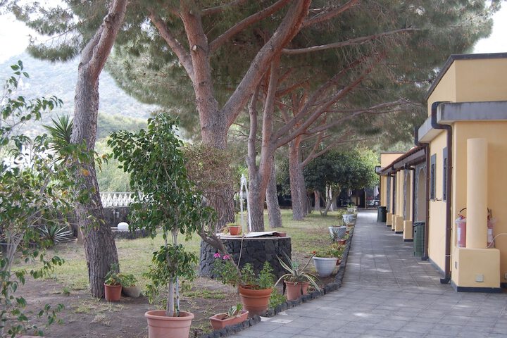 Hotel Exterior 45 of 53