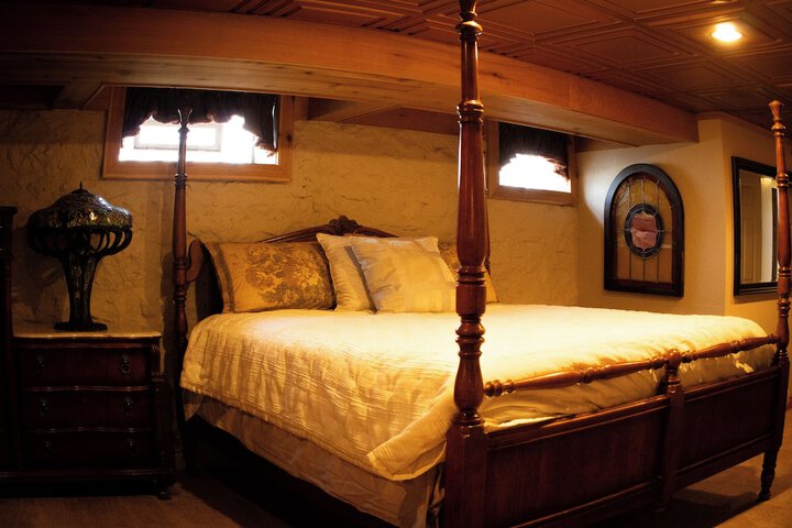 Room 4 of 76