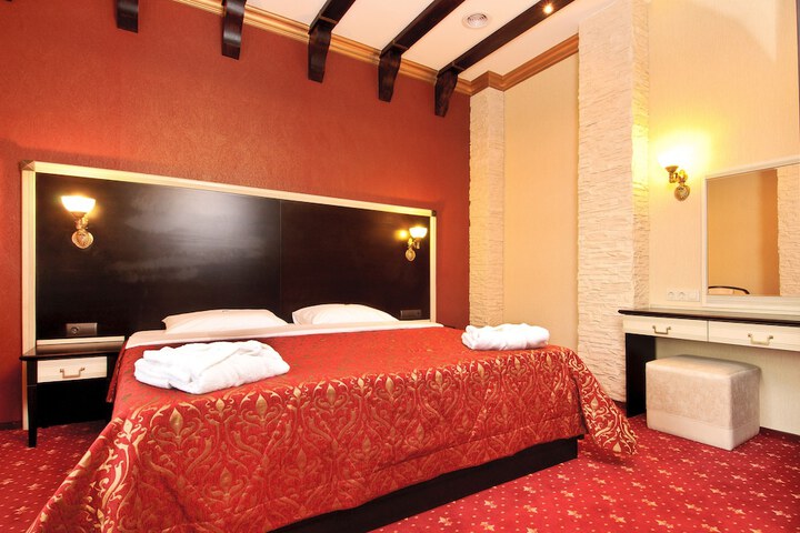 Room 6 of 48