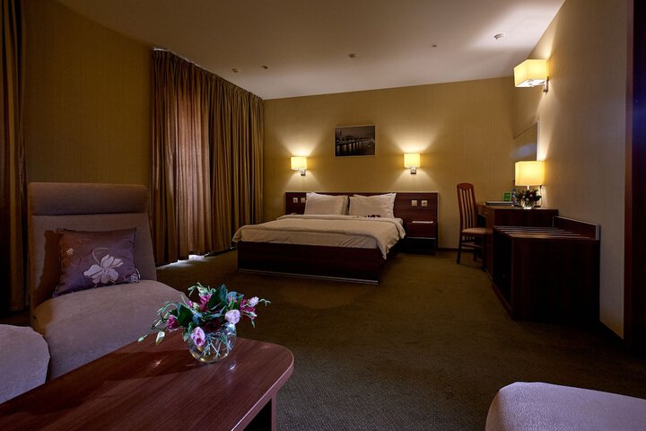 Room 18 of 77