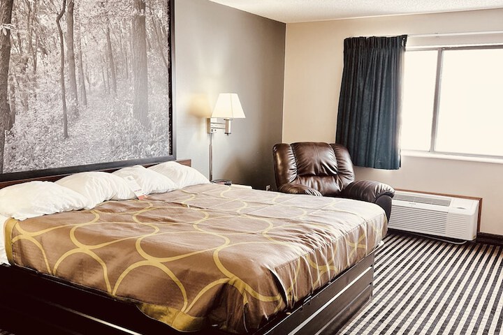 1 Queen Bed (8 of 26)