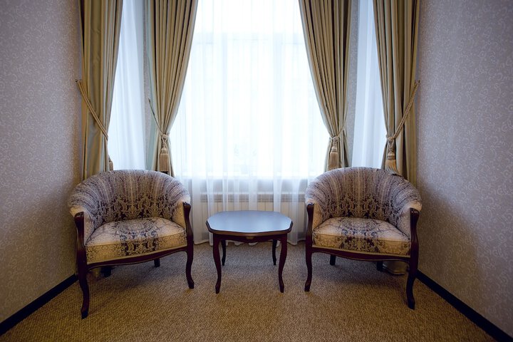 Room 10 of 38