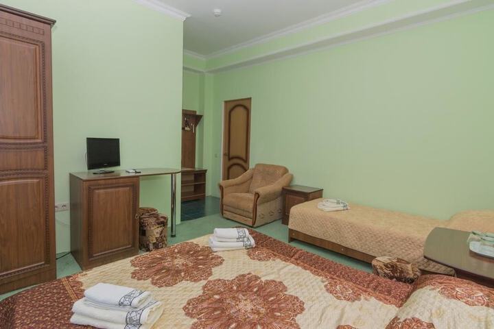 Room 3 of 37