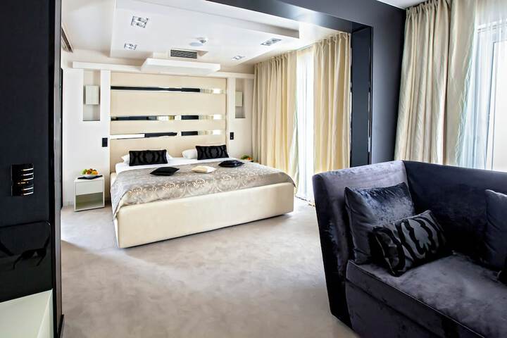Room 26 of 86