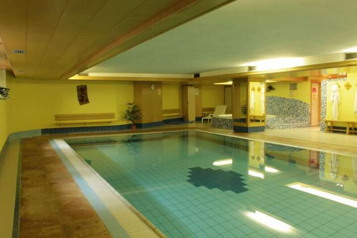 Pool 24 of 45
