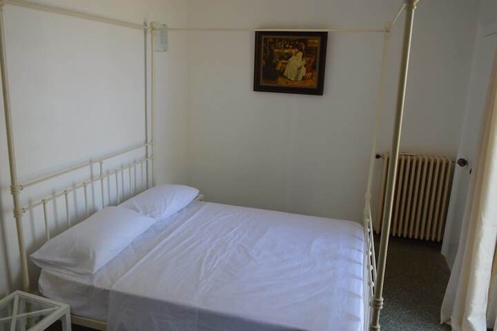 Room 17 of 24