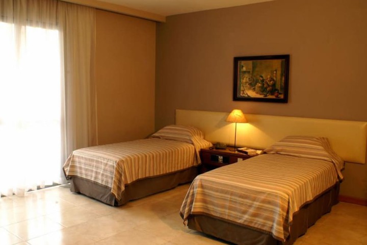 Room 14 of 28