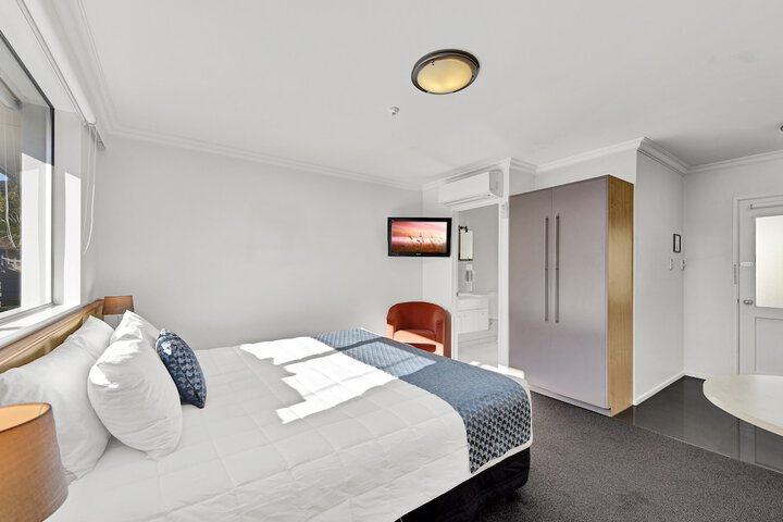 Room 31 of 122