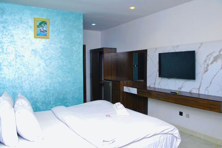 Room 9 of 20