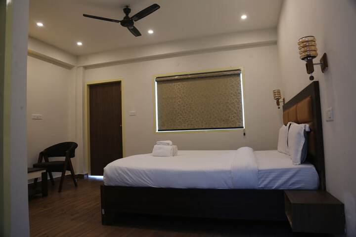 Room 5 of 20