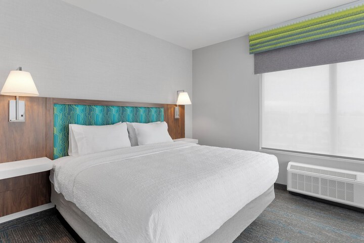 1 King Bed (11 of 13)