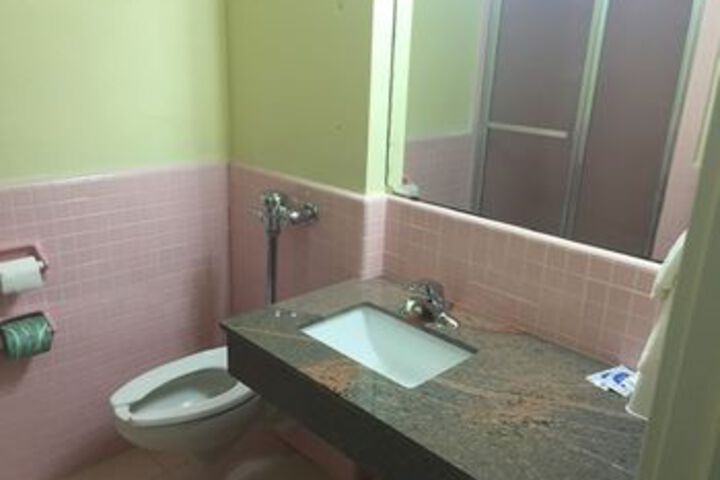 Room 2 of 31