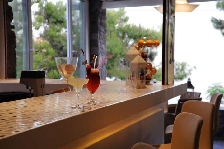 Lounge 78 of 86