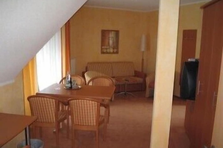 Room 17 of 42