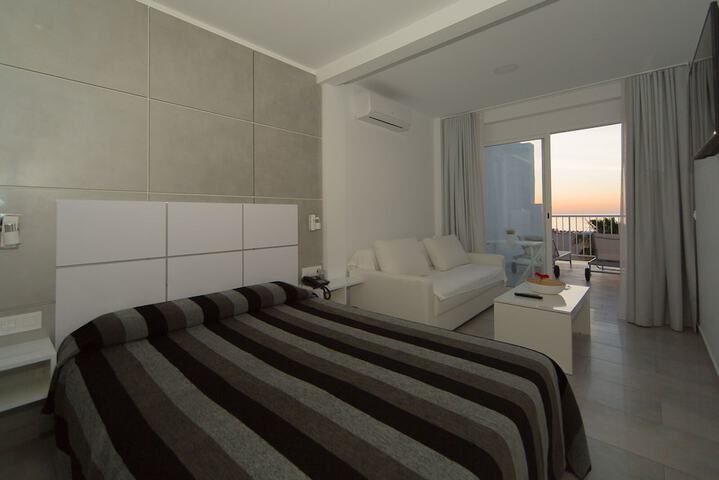 Room 5 of 48