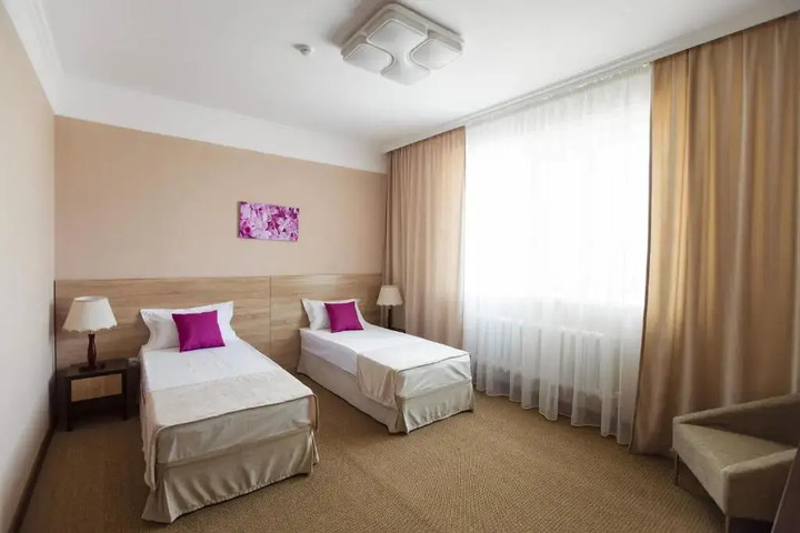 Room 4 of 12