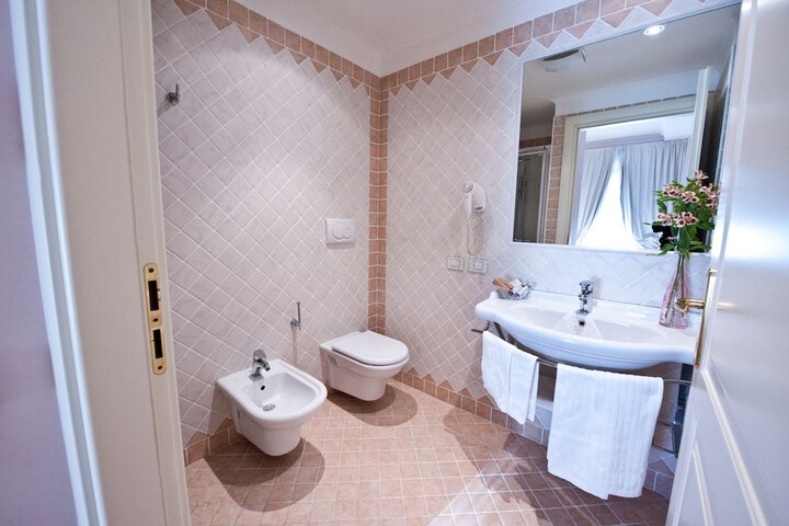 Room 17 of 47