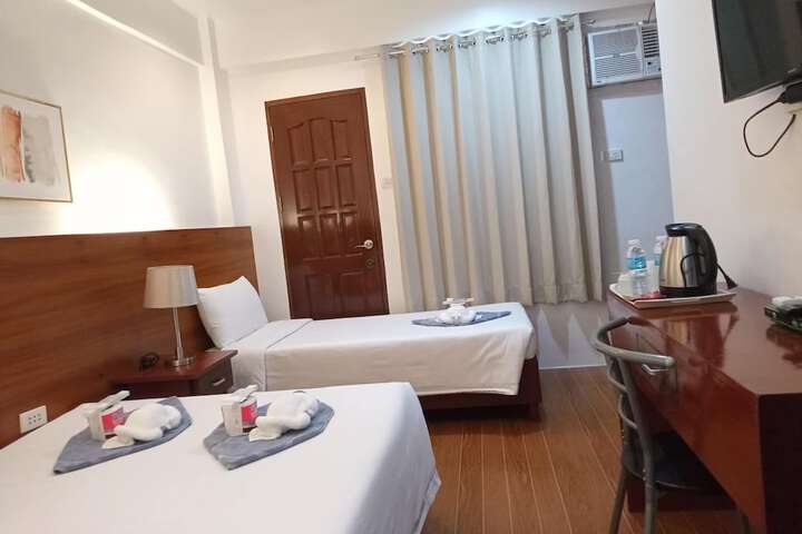 Room 8 of 36