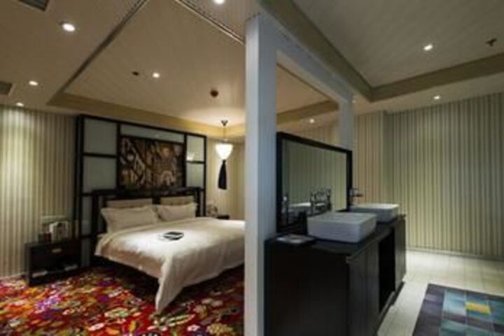 Room 16 of 26