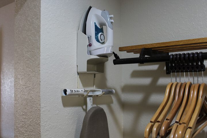 Iron/ironing board