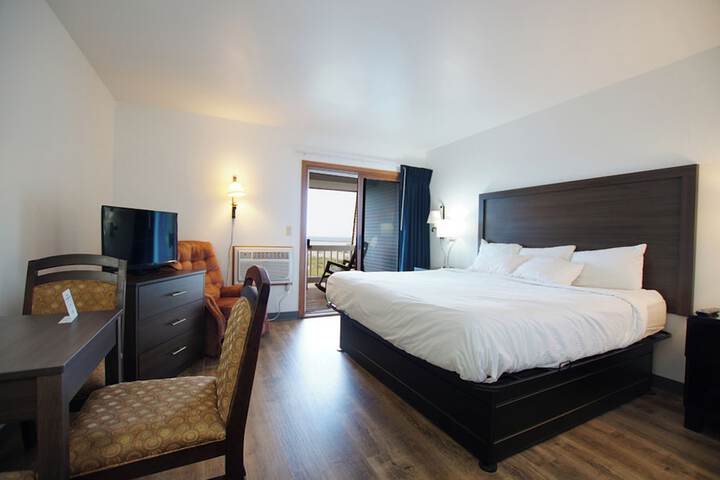 2 Bedrooms Traditional Suite King and Queen Bed Pool View Balcony (13 of 46)
