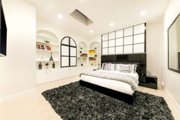 Room 30 of 33