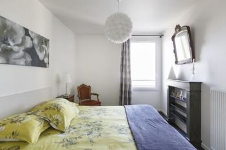 Room 6 of 9