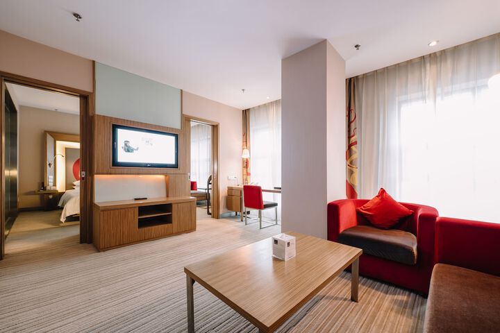Room 26 of 178